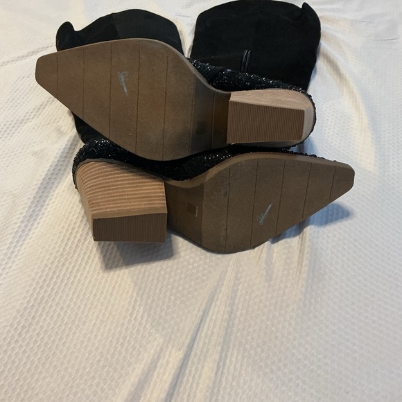 Elegant Black Glitter Heeled Boots - Picture 6 of 9